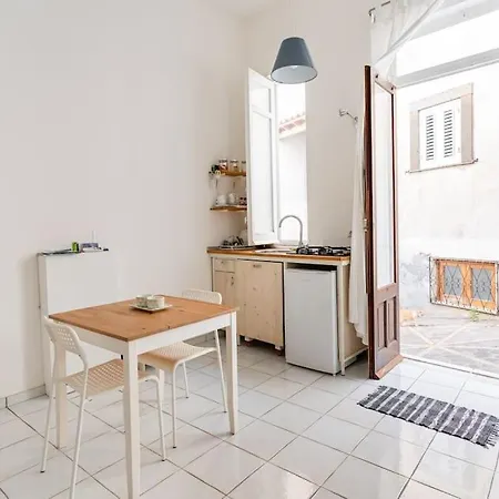 In Monolocale Meligunis Apartment *